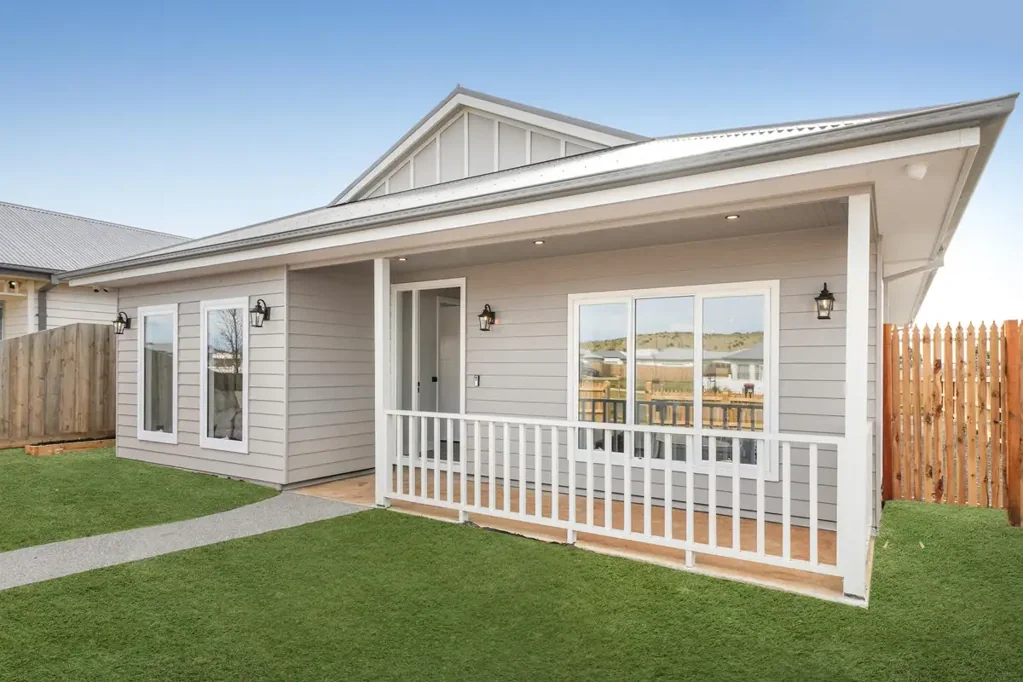 Eynesbury 4Kwarto Modern Luxury Meets Timeless Charm: 4-Bedroom House in Serene Eynesbury Locale