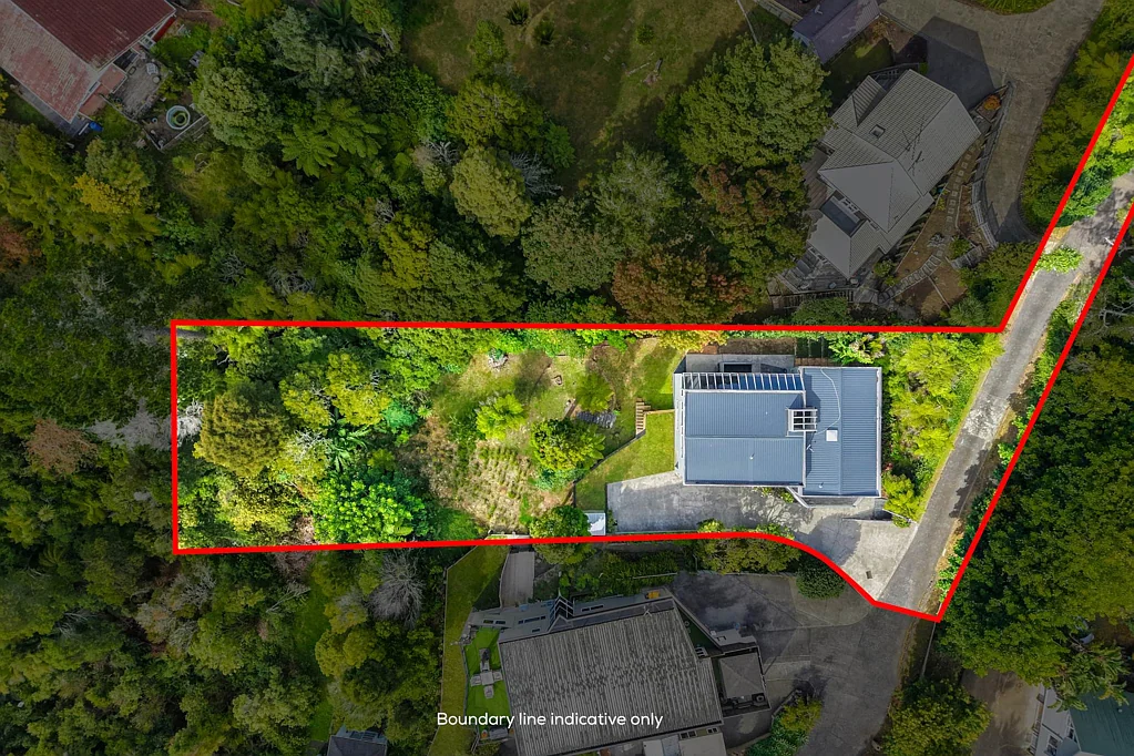Browns Bay 4 Slaapkamer 1050m2 RANGI, $226k below CV MUST SELL! NO PLAN B