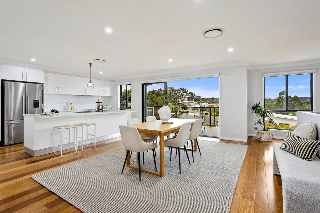 Figtree 4 Bedroom Stylish and highly versatile big family home