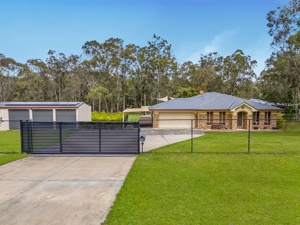 Chambers Flat 6部屋 ACREAGE DUAL LIVING - HOUSE & GRANNY FLAT!