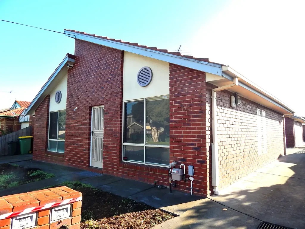 Bright, Spacious and Comfortable!