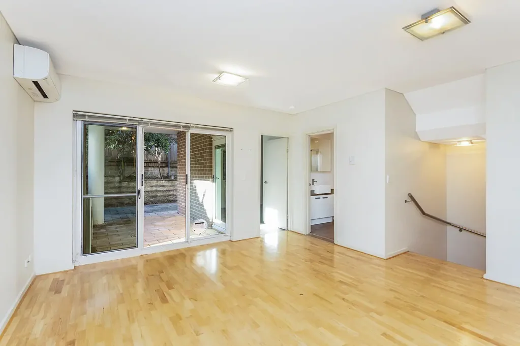 Courtyard apartment with plenty outdoor space