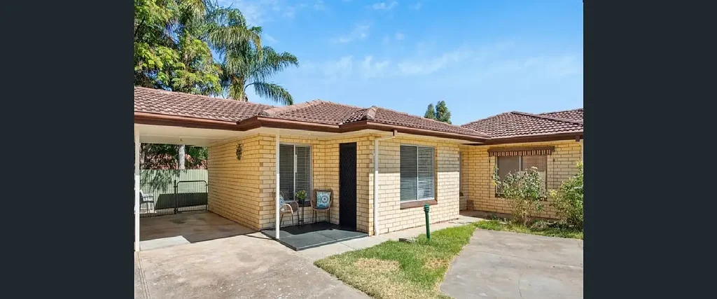 Neat and Tidy Homette in a great location.