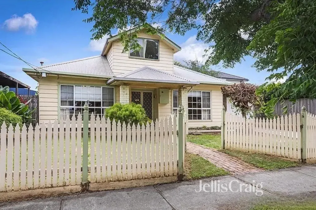 Family Home in Newport!