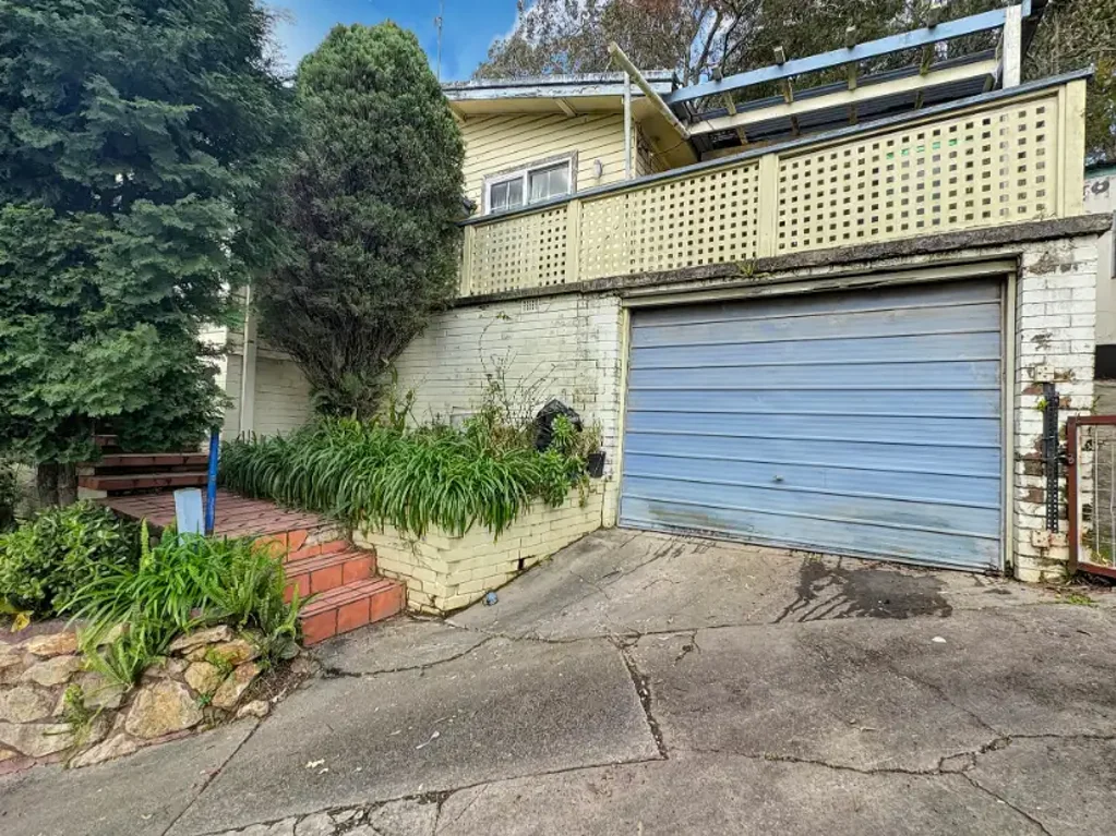 Glendale 3ਬੈੱਡਰੂਮ Glendale Gem Ready for Transformation – Renovate or Start Fresh!