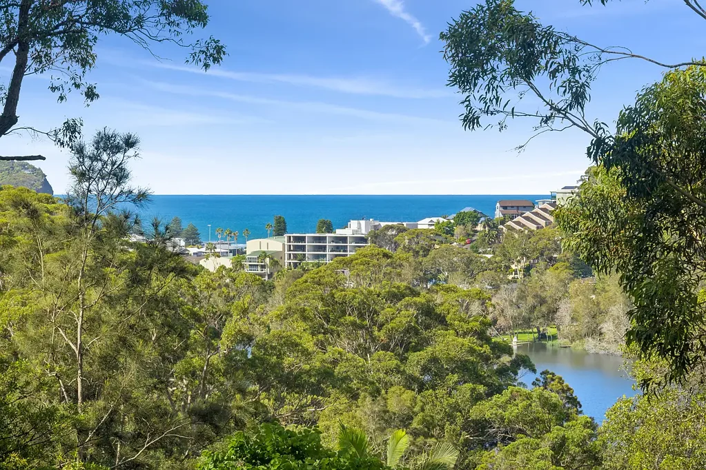 Avoca Beach 4房  Rare 2,132sqm allotment with subdivision potential