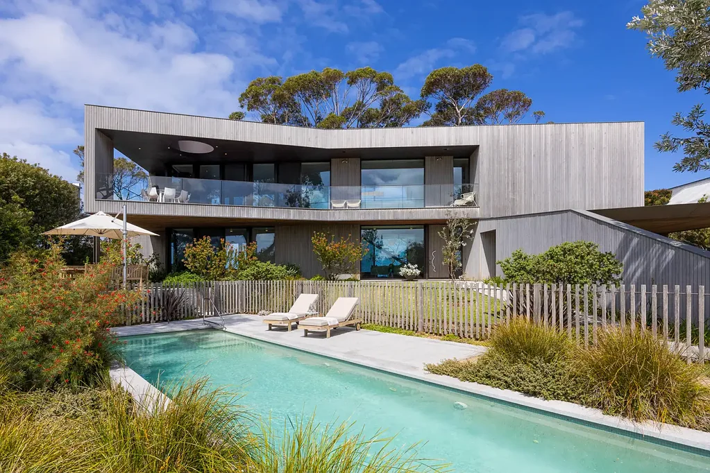 Flinders 3ห้องนอน A rare opportunity to acquire one of Flinders’ most distinguished contemporary coastal residences.