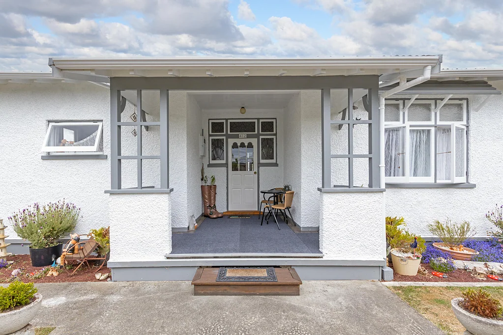Masterton 2침실 Cute Home Big Opportunity.