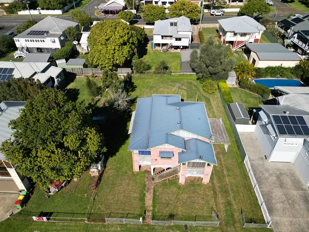 Newtown 2 Slaapkamer Outstanding Opportunity: Location, Potential & 708m Allotment
