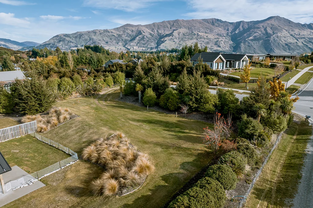 Wanaka Prime Titled Land. Perfect Canvas. 1800sqm