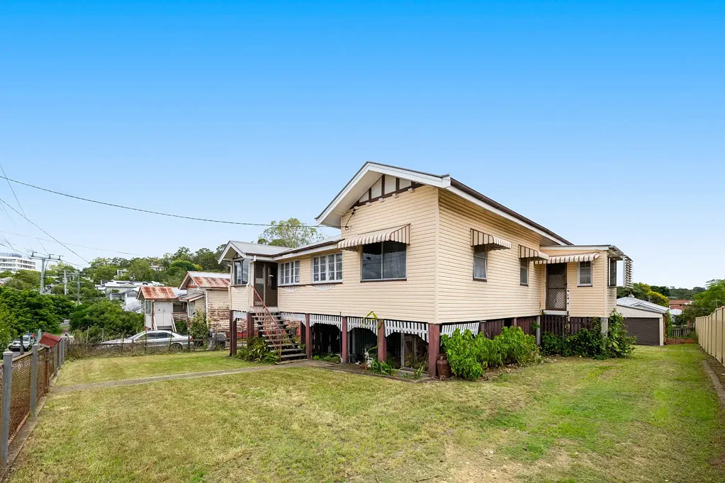 Greenslopes 3房 844sqm宽临街面 DA已批 多住宅潜力 CBD近邻 学区加持 高端开发地 Prime development opportunity - Rare 844sqm with 21.5m frontage in BSSSC Catchment