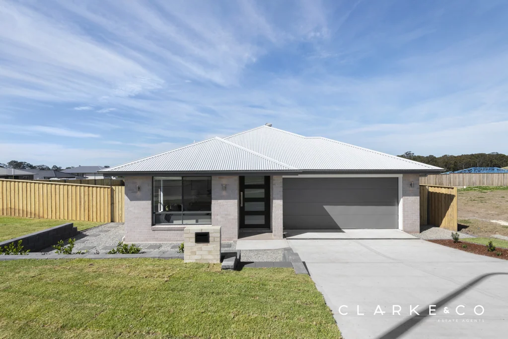 182 Settlers Boulevard, Chisholm, NSW 2322