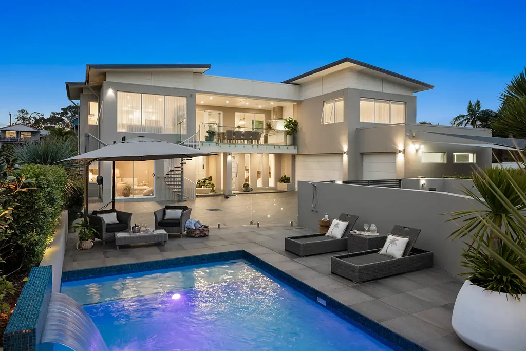 Thorneside 5部屋 BAYVIEWS - 5 CAR GARAGE - LUXURY HOME