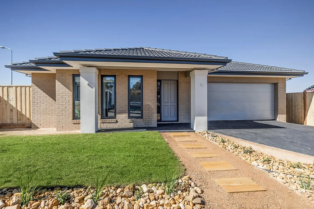 Sunbury 4 Bedroom Corner Block, Rosenthal Execellence!