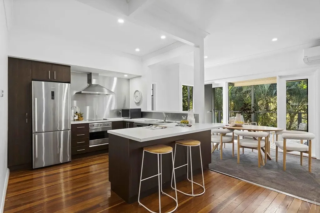 Kotara 3બેડરૂમ Elevated Tropical Retreat with Space, Style & Stunning Entertaining Areas
