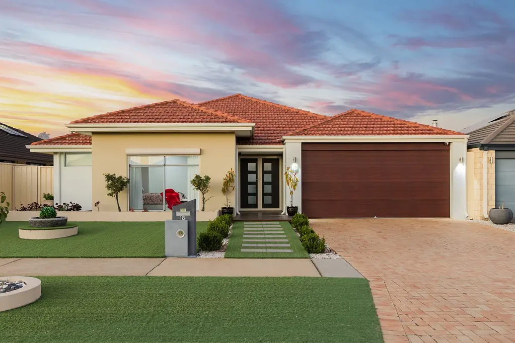 18 Bayonne Corner, Piara Waters, WA 6112