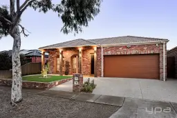 39 Clematis Crescent, Manor Lakes