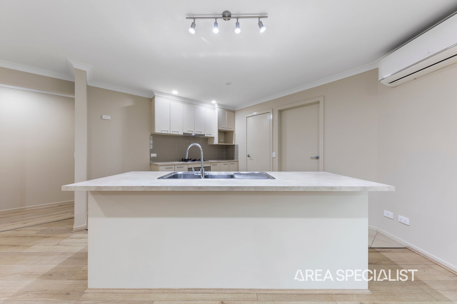 57 FALLINGWATER DR, PAKENHAM VIC 3810, 0 غرف, 0 حمامات, House