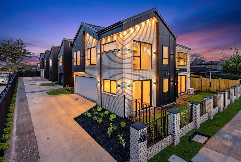 Papatoetoe 4 Bedroom Designer 4-Bedroom Family Home – Prime Papatoe...
