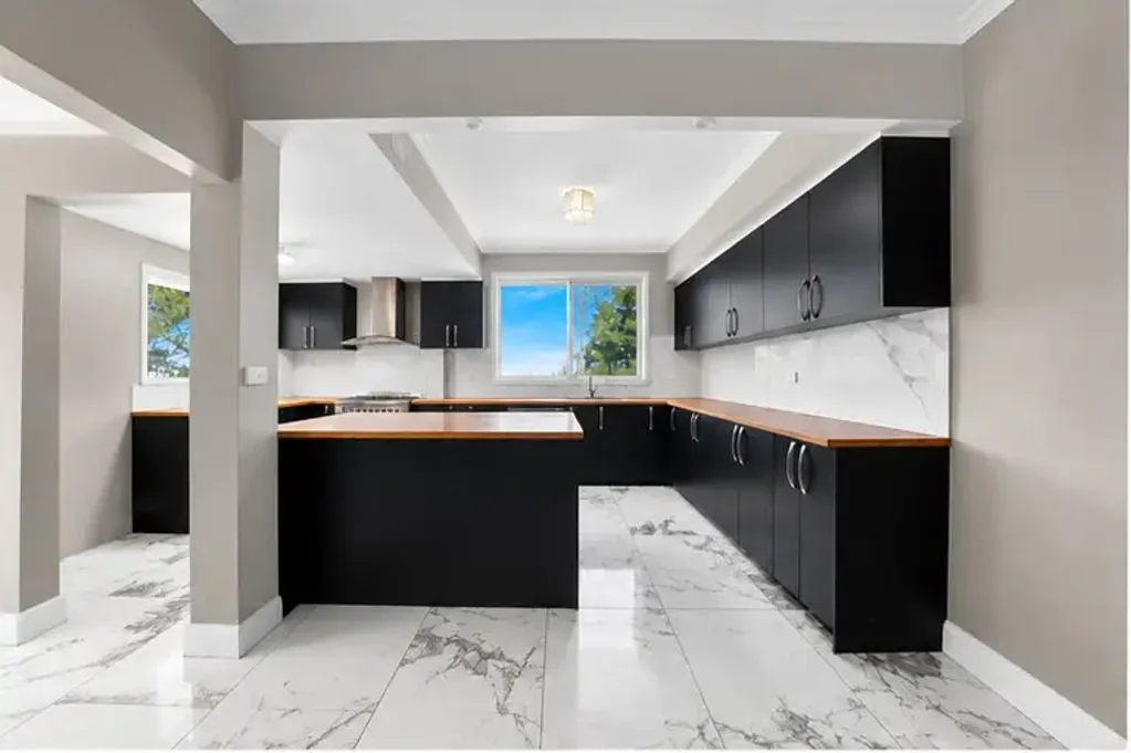Modern Four-Bedroom Home on 2.17 Hectares