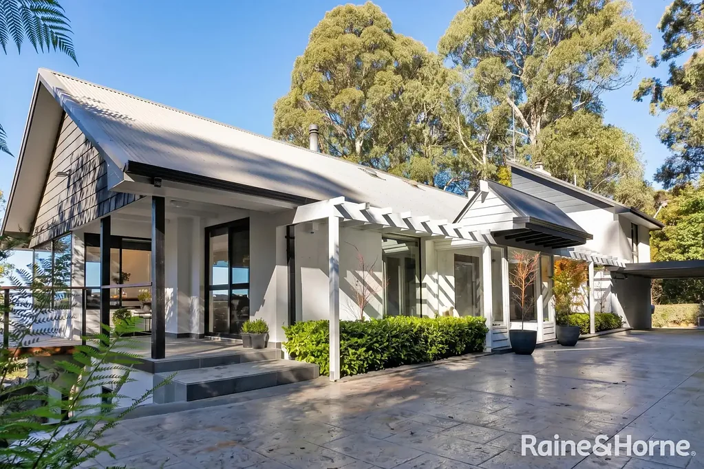 Mount Macedon 4房  Panoramic Perfection Wrapped in Mountainside Prestige