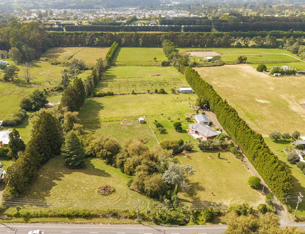 Kumeu 3 Slaapkamer Rare Riverhead Holding, Future Potential