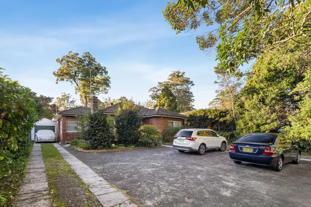 Wahroonga 3chambre 3 Bedroom Bungalow With Space To Grow Just 100 Metres To Waitara Public School