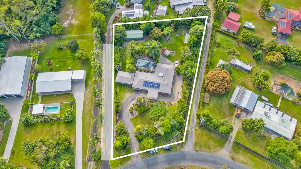 Clifton Beach 3房  Useable acreage with quality home, privacy and exceptional vehicle storage.