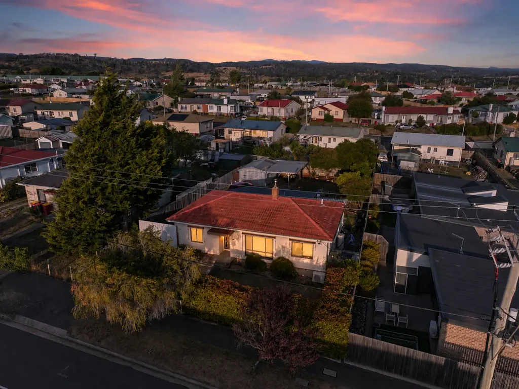 Newnham 4房  Great Family Home or Investment
