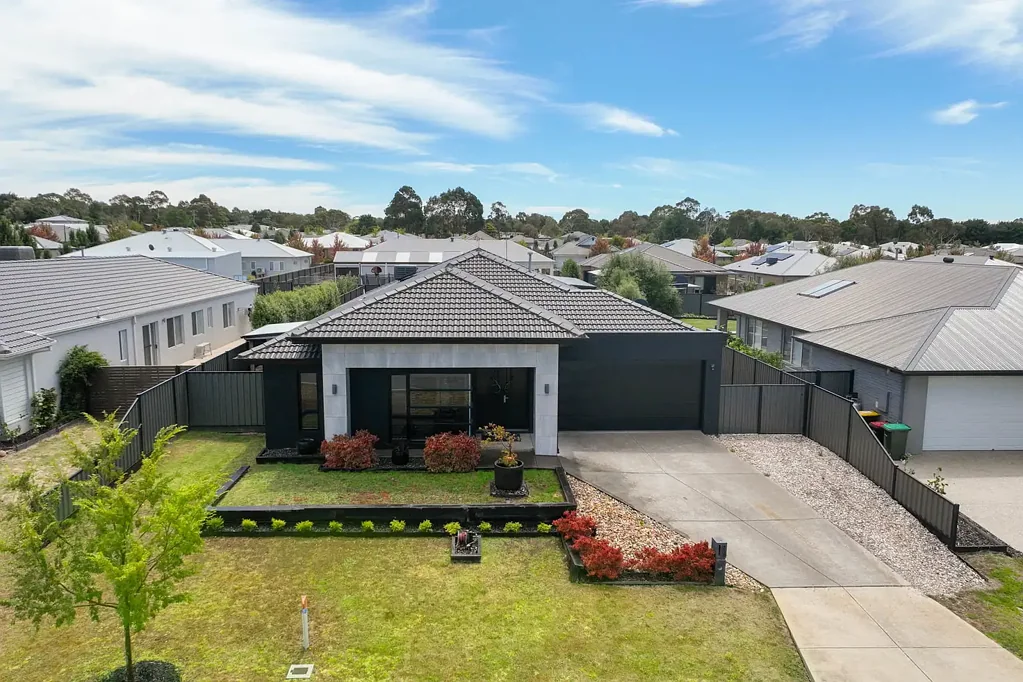 Romsey 4房  Dream Home with Shed and Outdoor Entertaining