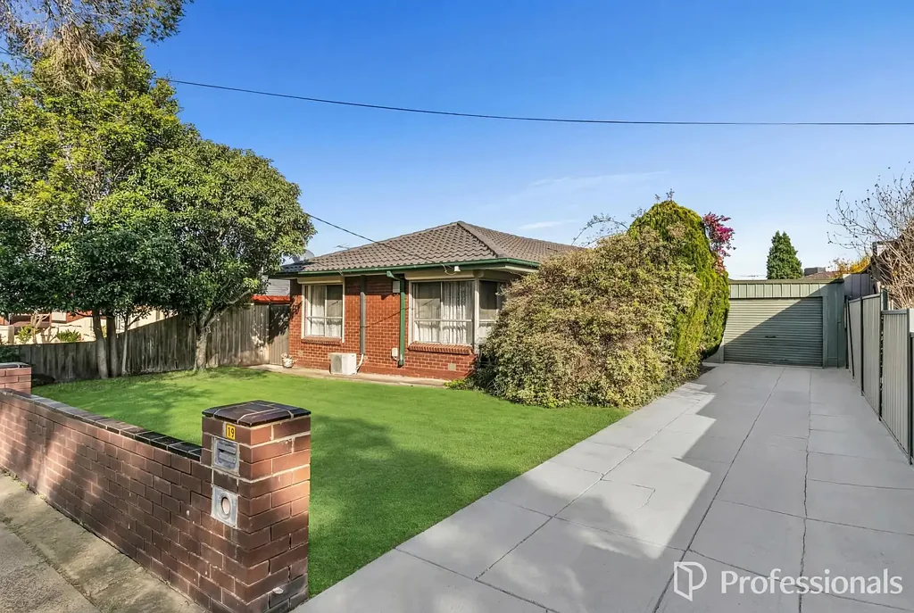 Campbellfield 3房 优越位置潜力无限 宽敞三卧双车库 532m²土地面积 硬木地板管道供暖 便捷北部郊区生活 CAMPBELLFIELD GEM
