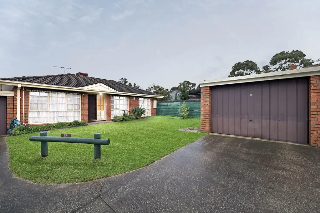 Frankston 2房 转角位置 优越连通 朝前大窗 宽敞后院 两室奢储 独立车库 邻近公园 学校 Spacious Corner Unit with Garden Surrounds and Lifestyle Convenience