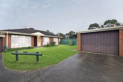 Frankston 2Moenga Spacious Corner Unit with Garden Surrounds and Lifestyle Convenience