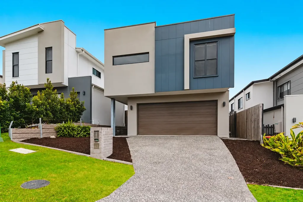 Spacious & Stylish Partly Furnished Family Home!