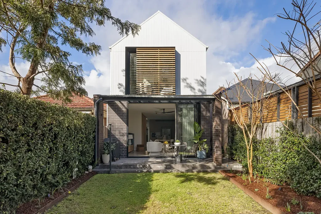 Stanmore 4બેડરૂમ Redeveloped freestanding character house / dual-access block