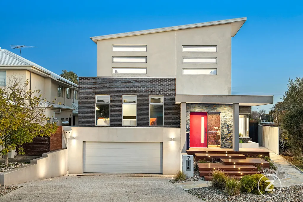 Caroline Springs 4 Bedroom Lakeside Luxury with Heated Pool and Entertainer's Edge