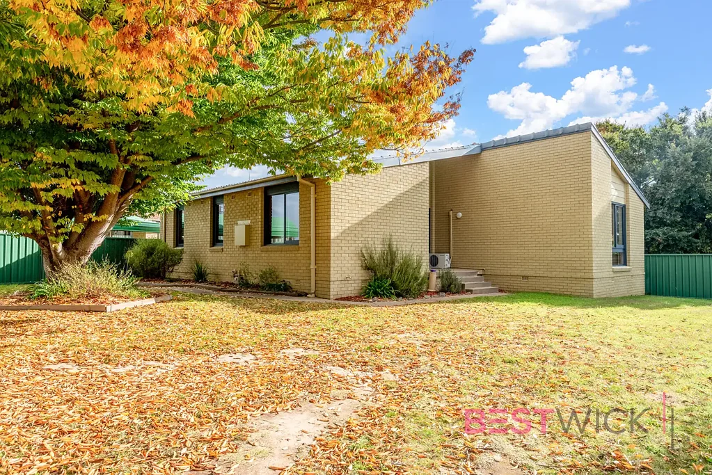 Quiet Small Family Living In West Bathurst