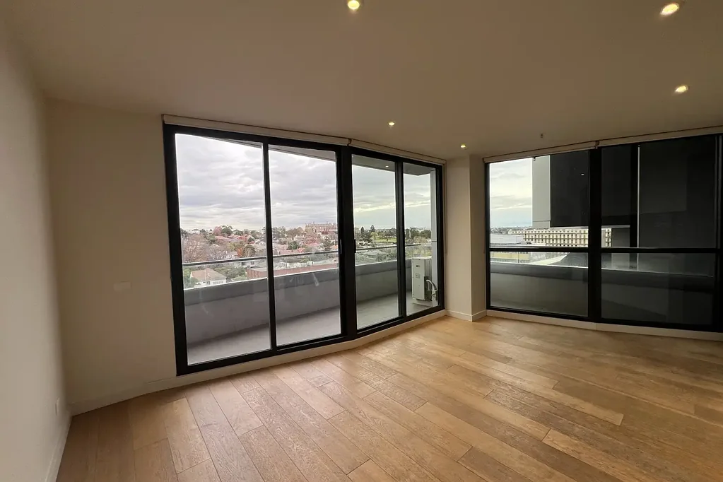 Light Filled Modern Apartment in the Heart of Kew