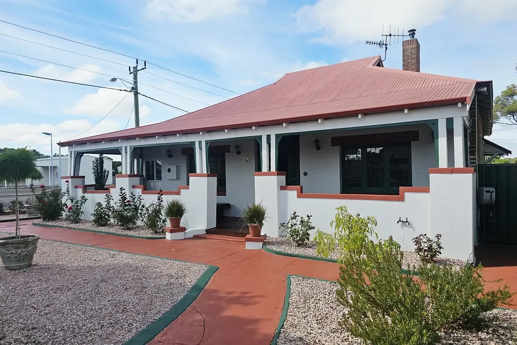 Katanning 3कमरा Prime Main Street Opportunity - Character, Charm and Endless Potential