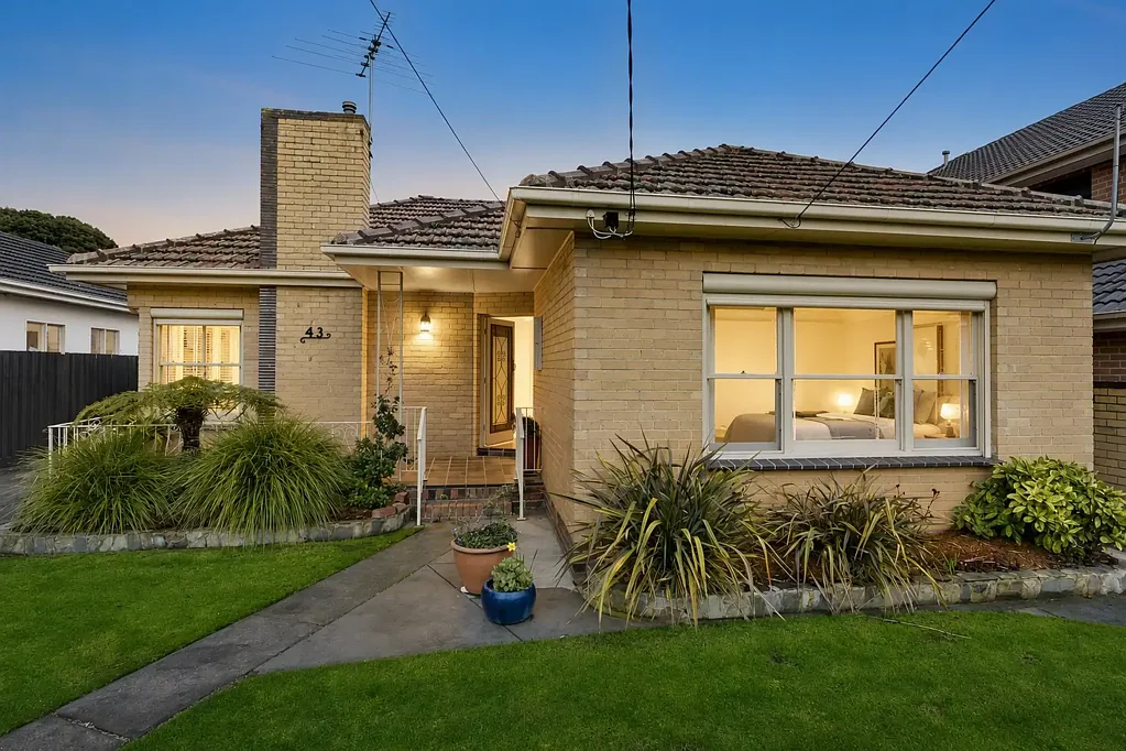 Beautifully Maintained Family Home with Outstanding Outdoor Entertaining