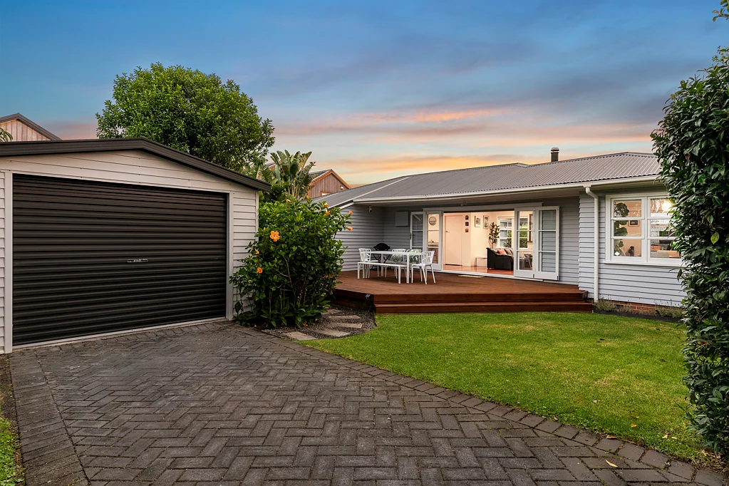 1A Rixon Place, Te Atatu Peninsula, Waitakere City, Auckland