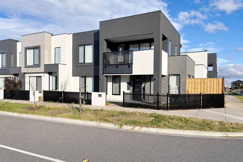 Brand New 4-Bedroom Family Home in Prime Wollert Location