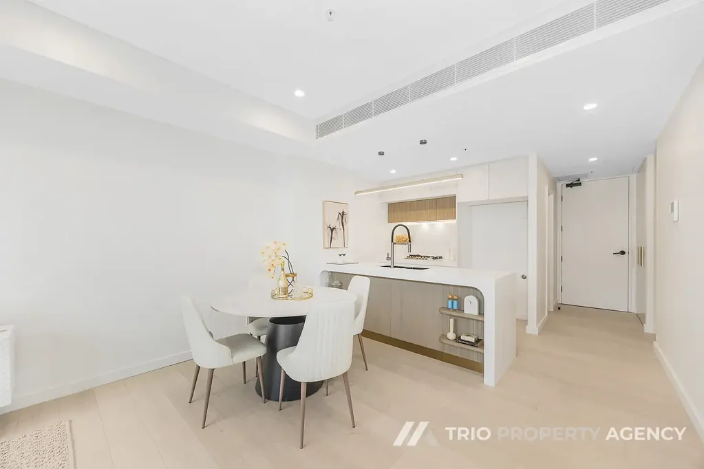Burwood 1 Bedroom Brand New 1Bed with study and wintergarden