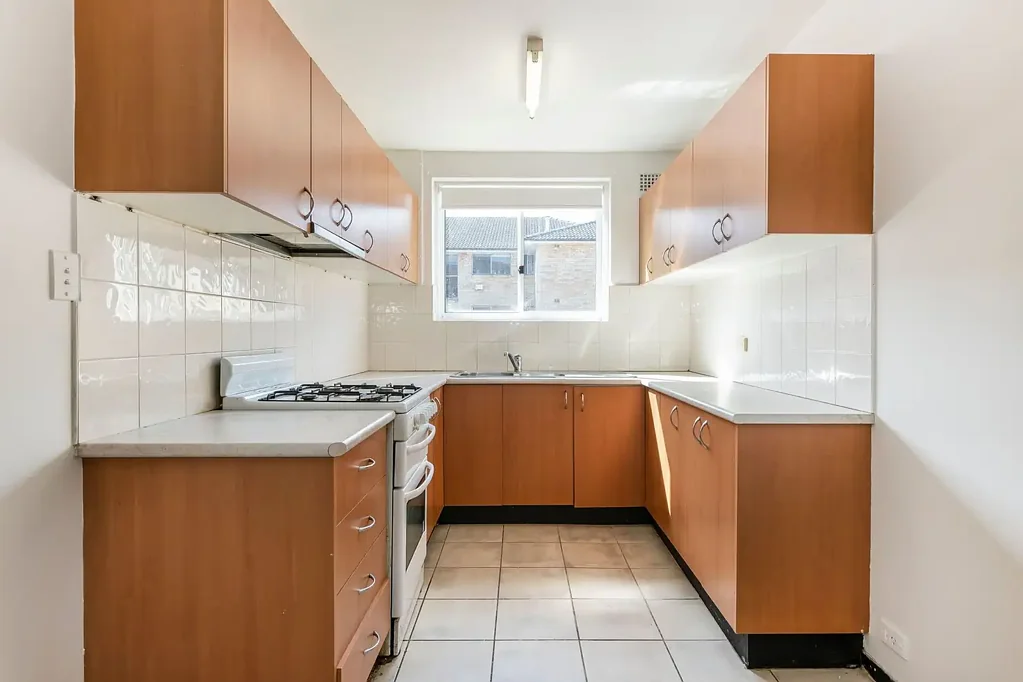 Spacious 2-Bedroom Apartment with Car Space