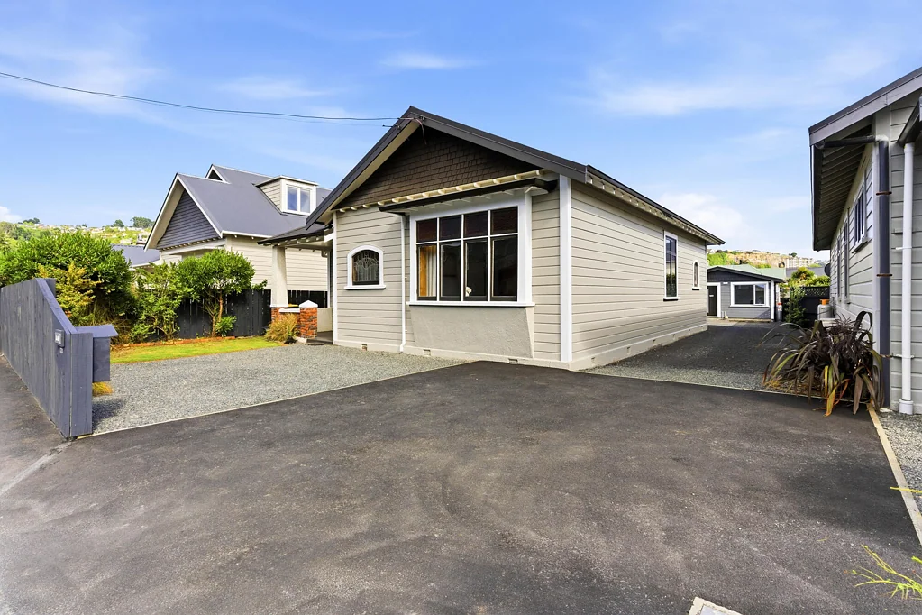 Saint Clair 5房  Two homes, one title!