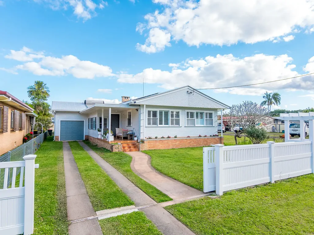 Renovated character home and granny flat, central Mullum