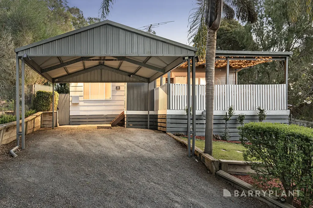Wandin North 3Kwarto Immaculate entertainer with mountain outlook.