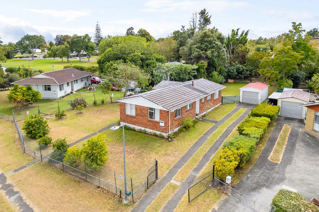 Huntly 3房  Room to Grow on 918sqm with Fruit-Filled Gardens!