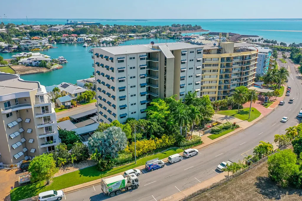Larrakeyah 3 Bedroom Stunning Apartment Overlooking Marina