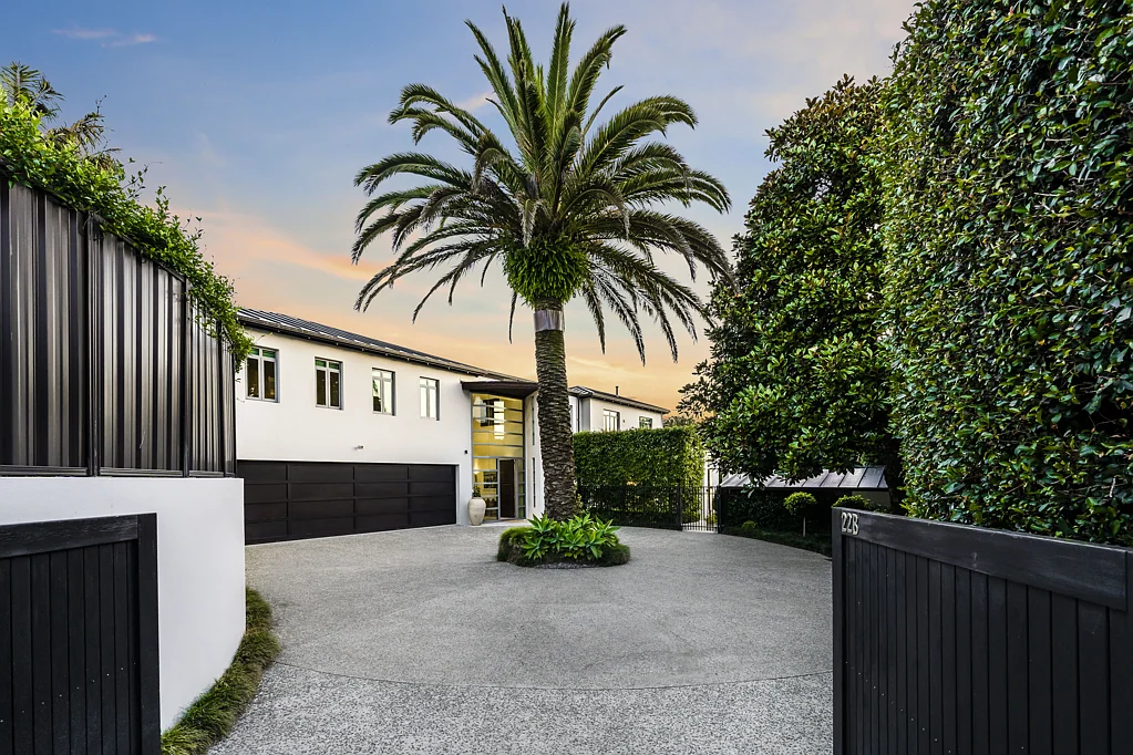 Remuera 5房  Privacy, Security & Prestige - Concrete Construction
